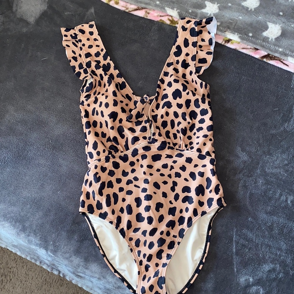 One-piece Leopard print suit